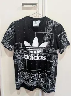 adidas バンダナ柄 Tシャツ