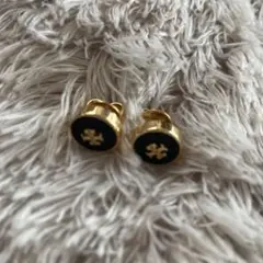 Tory Burch ゴールドと黒のスタッドピアス