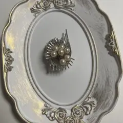 レトロなブローチ