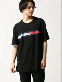 TOMMY HILFIGER ブラック ロゴTシャツ