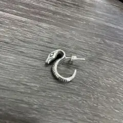 スネーク　ピアス