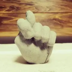 セメント製「sexy hand sign」フィギュア 置物