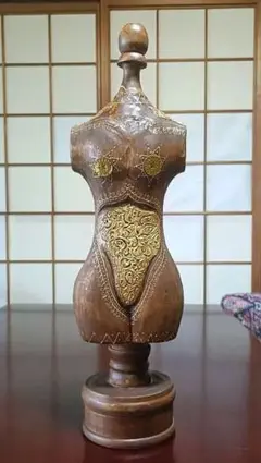 バリの木像バリ島の男性の胸像
