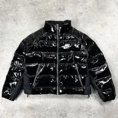 【即完売モデル】NIKE⭐︎Mサイズ エナメル  ダウンジャケット クリーム色 即完売モデル】NIKE⭐︎Mサイズ エナメル ダウンジャケット