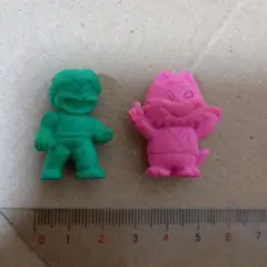 ファミコンゲーム　キャラクター　ケシゴム　２体