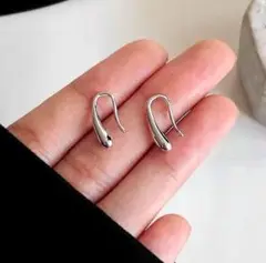 ティアドロップ ピアス しずく シルバー 両耳 フープ 韓国 アクセサリー