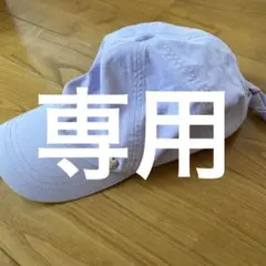 薄紫色のリボン付きキャップ
