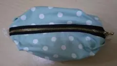 水玉模様ポーチ