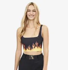 Bershka クロップドタンクトップ