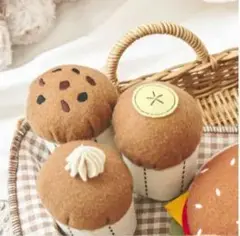 カップケーキ　サリュ　salut スリーコインズ　おままごと　キッチン　フェルト
