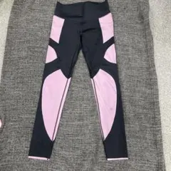 Under Armour 黒とピンク タイツ