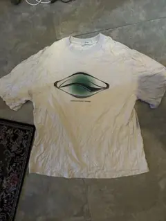 グレー　緑　Tシャツ