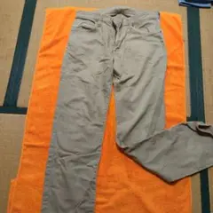 Wrangler ベージュ スリムフィット チノパン