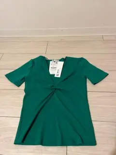 新品 ZARA 緑 Tシャツ サイズS