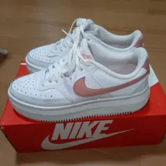 WOMEN NIKE COURT VISION ALTA スニーカー