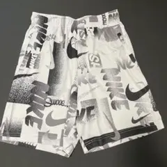 Nike ドライフィット　グレー ショートパンツ