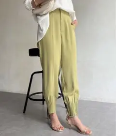 【新品タグ付き】chez toi 裾ピンタックテーパードパンツ