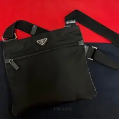 極 美品 プラダ 三角ロゴ 金具 ミニ ショルダーバッグ サコッシュ ブラック