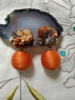 秋 イヤリング 刺繍糸