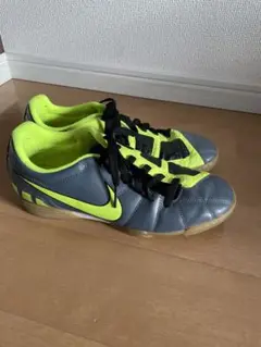 ナイキTOTAL90フットサルシューズインドア室内用ジムトレーニング