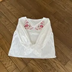 フォークダンス　ブラウス　衣装　お花の刺繍　ヴィンテージ　美品　カロチャ刺繍風