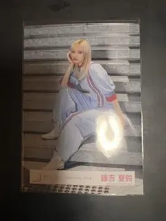 櫻坂46 Make or Break MV衣装 青衣装 藤吉夏鈴 座り