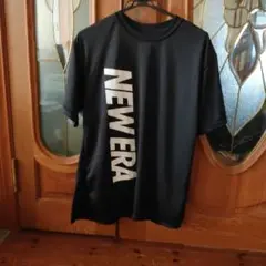 NEW ERA ブラック Tシャツ