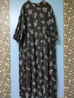 サマンサモスモス　刺繍花柄 五分袖位　ロングワンピース 黒　綿、麻生地