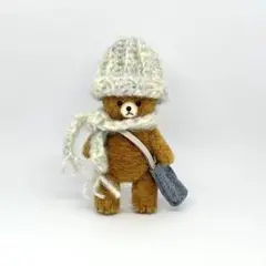小さなモコモコくまちゃん　羊毛フェルト　ぬいぐるみ　ミニチュア　テディベア　くま
