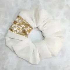 シュシュ★ゴールドホワイト花柄刺繍