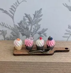 指に乗るサイズ　カフェ風ミニチュアスイーツ
