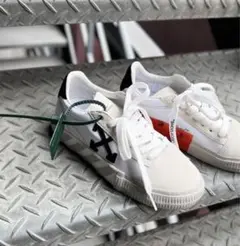 OFF-WHITE LOW VULCANIZED CANVASスニーカー