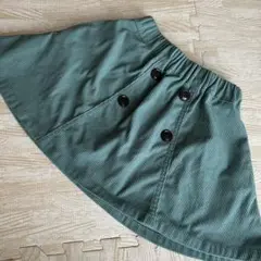 グリーン ボタン付き スカート