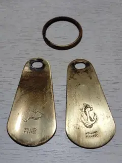 真鍮製犬とアンカーのキーホルダー