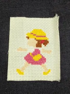 女の子　刺繍　ワッペン