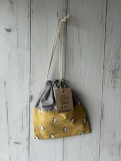 ペンギン柄 巾着袋 グレーとイエロー デコレクションズ生地使用