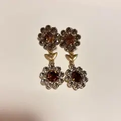 花形ブラウンゴールドピアス