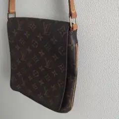 Item thumbnail for item f61c88e6-ce40-4c29-9c7b-c65f56a134f4