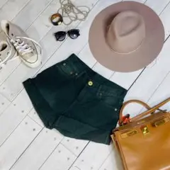 『ユニクロ』ショートパンツ　短パン　濃緑　ダークグリーン　レディース