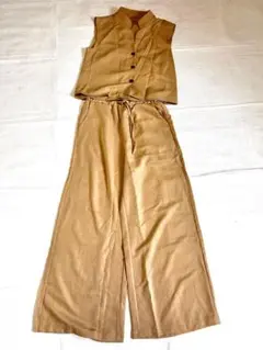 ベージュ ボタン付きセットアップ