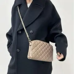 【美品】AULENTTI レザーキルティングショルダーバッグ　ベージュ