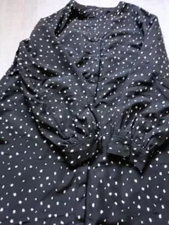 週末セール☆美品☆ランダムドットの長袖ブラウス
