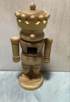 トールペイント　白木のナッツクラッカー