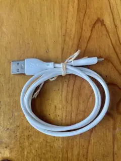 USB A to USB B ケーブル ホワイト