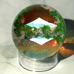 ピンクの花に囲まれた夕焼けの富士山