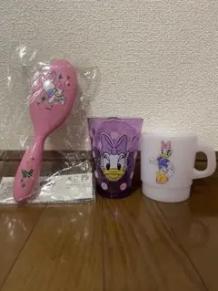 ディズニー　デイジー　ヘアブラシ　ブラシ　くし　コップ