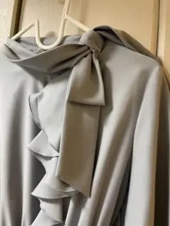 ブルー フリルリボン付き長袖ロングワンピース　ストロベリーフィールズ