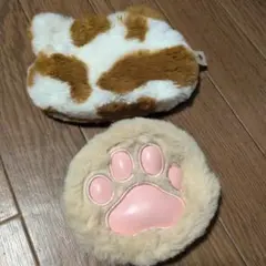 牛柄と肉球デザインのポーチ