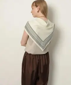 新品未使用　CADUNEトライアングルスカーフ