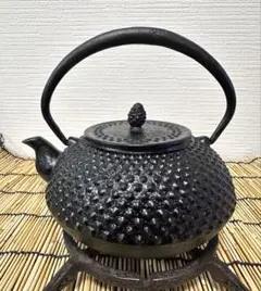 未使用、保管品　南部虎山工房造　前田知行　１５型姥口アラレ　南部鉄瓶　南部鉄器 m20890904636_1.jpg?1739256513